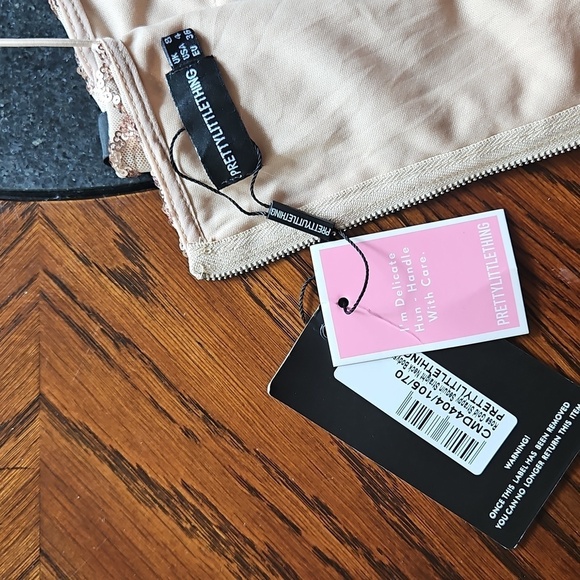 PrettyLittleThing Rose Gold Sequin Bodysuit Size 4 - Picture 8 of 16